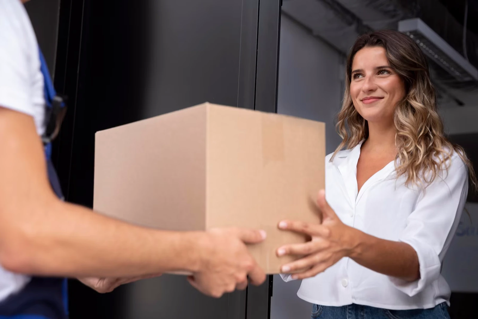 The Benefits of Using a Local Same-Day Courier Service